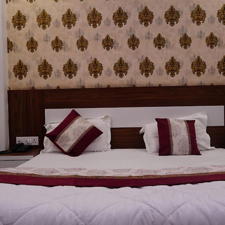 Hotel The Ramay Palace Ayodhya Экстерьер фото