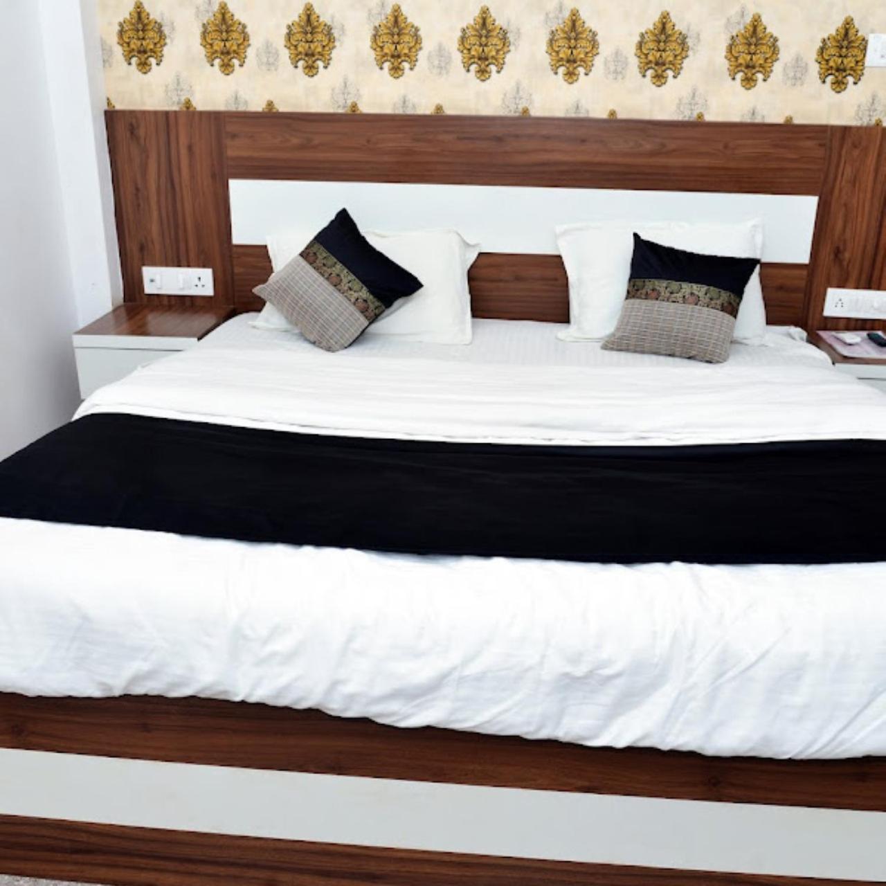 Hotel The Ramay Palace Ayodhya Экстерьер фото