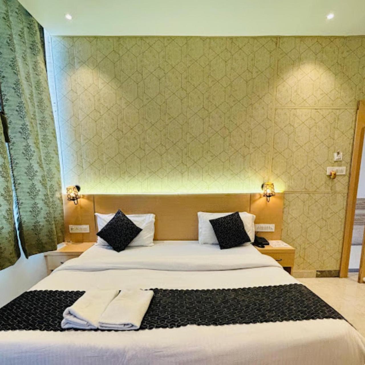 Hotel The Ramay Palace Ayodhya Экстерьер фото